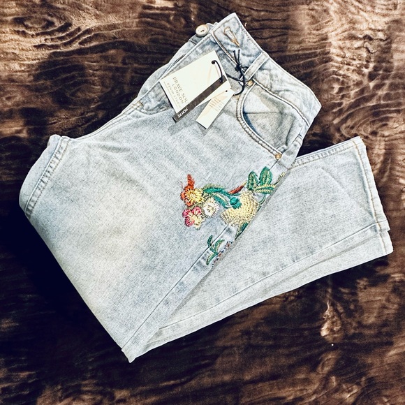 New Brave Soul Jeans with Floral Embroidery detail - Picture 6 of 9